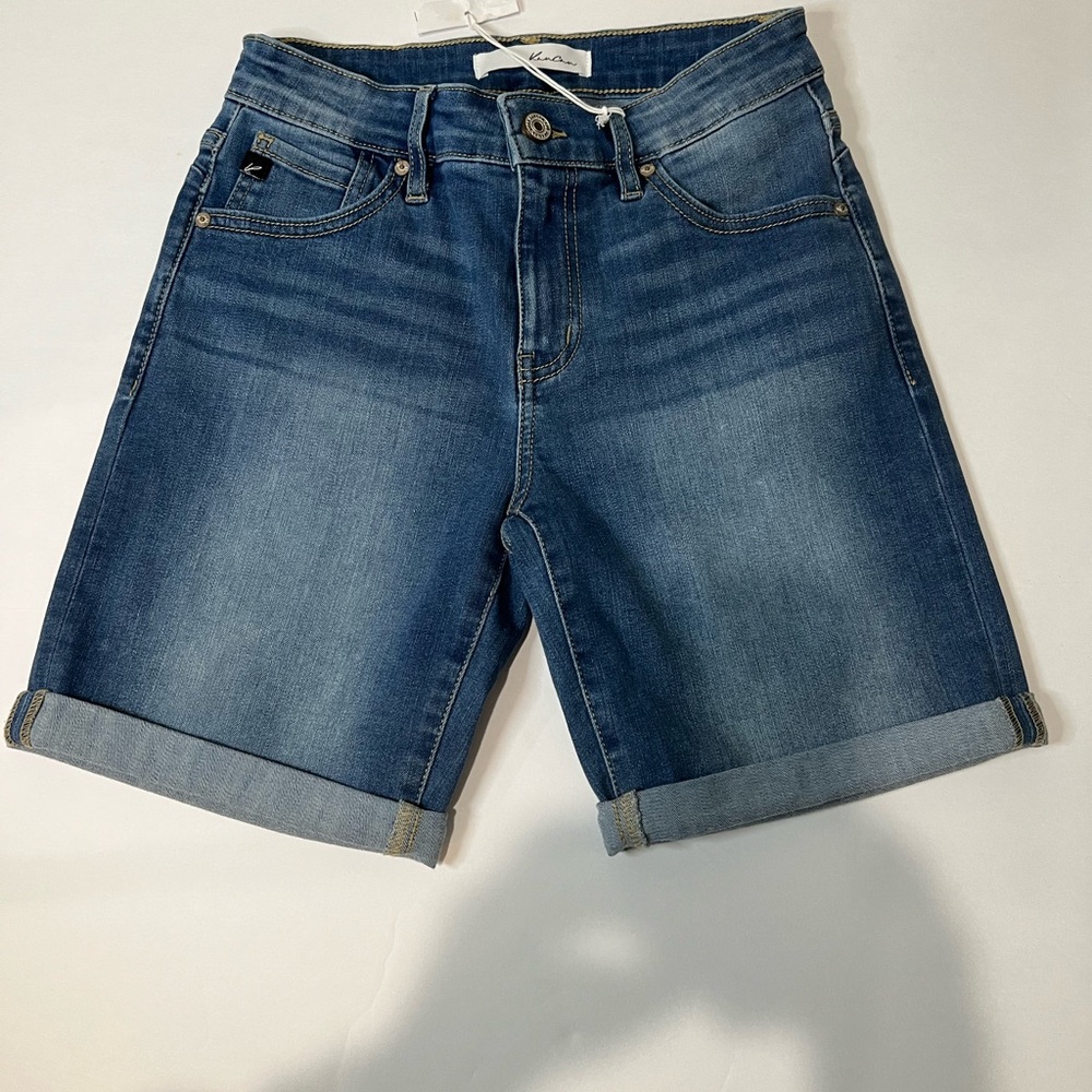 KanCan Bermuda Ladies shorts Size medium.